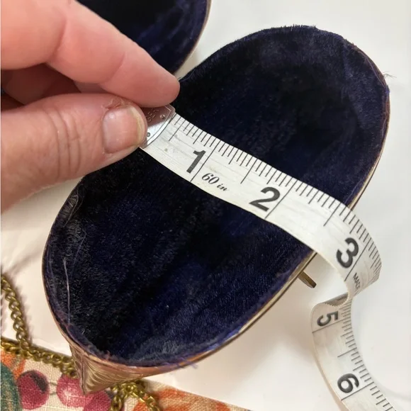 1930’s Hammered Brass Pillow Purse vintage - Picture 14 of 15